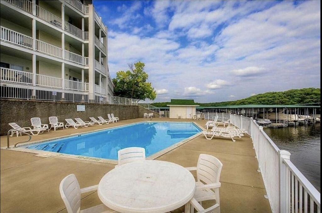 Family Fun Lakefront Condo At Parkview Bay Osage Beach Bagian luar foto